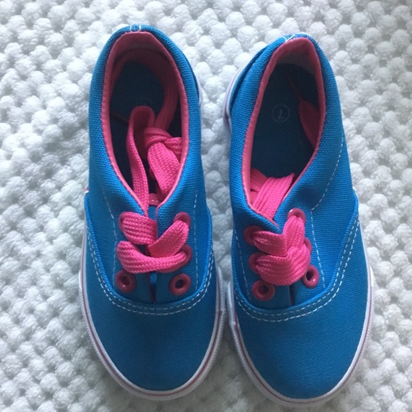 Girls blue and pink size 7 shoes NWT - Picture 1 of 9